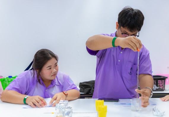 ภาพกิจกรรม  คณะวิทยาศาสตร์และเทคโนโลยี มหาวิทยาลัยราชภัฏกำแพงเพชร จัดกิจกรรมค่ายวิทยาศาสตร์สร้างสรรค์ ปั้นฝันเยาวชน ปีการศึกษา 2568