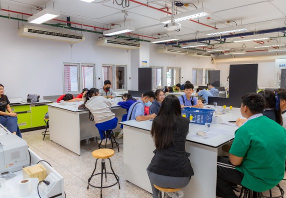 ภาพกิจกรรม  คณะวิทยาศาสตร์และเทคโนโลยี มหาวิทยาลัยราชภัฏกำแพงเพชร จัดกิจกรรมค่ายวิทยาศาสตร์สร้างสรรค์ ปั้นฝันเยาวชน ปีการศึกษา 2568