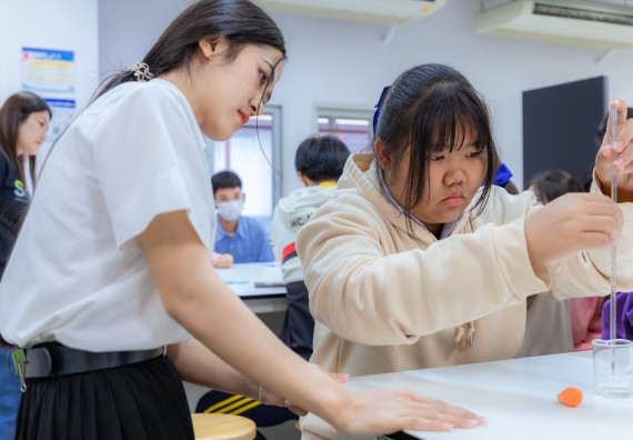 ภาพกิจกรรม  คณะวิทยาศาสตร์และเทคโนโลยี มหาวิทยาลัยราชภัฏกำแพงเพชร จัดกิจกรรมค่ายวิทยาศาสตร์สร้างสรรค์ ปั้นฝันเยาวชน ปีการศึกษา 2568