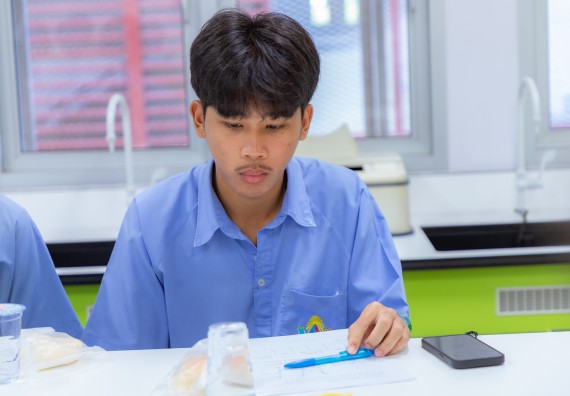 ภาพกิจกรรม  คณะวิทยาศาสตร์และเทคโนโลยี มหาวิทยาลัยราชภัฏกำแพงเพชร จัดกิจกรรมค่ายวิทยาศาสตร์สร้างสรรค์ ปั้นฝันเยาวชน ปีการศึกษา 2568