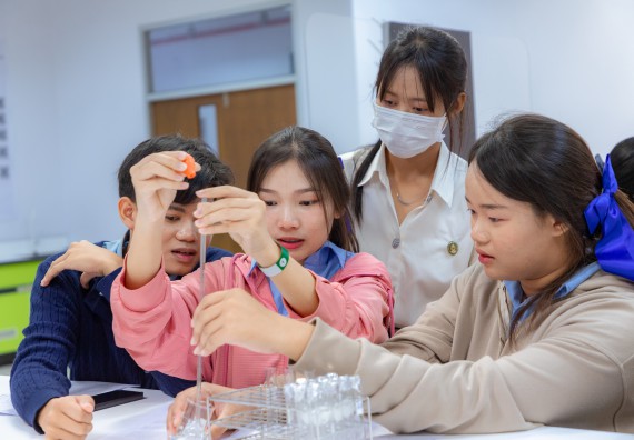 ภาพกิจกรรม  คณะวิทยาศาสตร์และเทคโนโลยี มหาวิทยาลัยราชภัฏกำแพงเพชร จัดกิจกรรมค่ายวิทยาศาสตร์สร้างสรรค์ ปั้นฝันเยาวชน ปีการศึกษา 2568