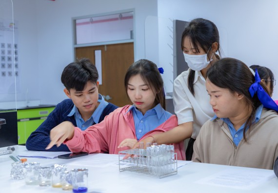 ภาพกิจกรรม  คณะวิทยาศาสตร์และเทคโนโลยี มหาวิทยาลัยราชภัฏกำแพงเพชร จัดกิจกรรมค่ายวิทยาศาสตร์สร้างสรรค์ ปั้นฝันเยาวชน ปีการศึกษา 2568