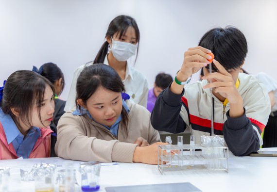 ภาพกิจกรรม  คณะวิทยาศาสตร์และเทคโนโลยี มหาวิทยาลัยราชภัฏกำแพงเพชร จัดกิจกรรมค่ายวิทยาศาสตร์สร้างสรรค์ ปั้นฝันเยาวชน ปีการศึกษา 2568