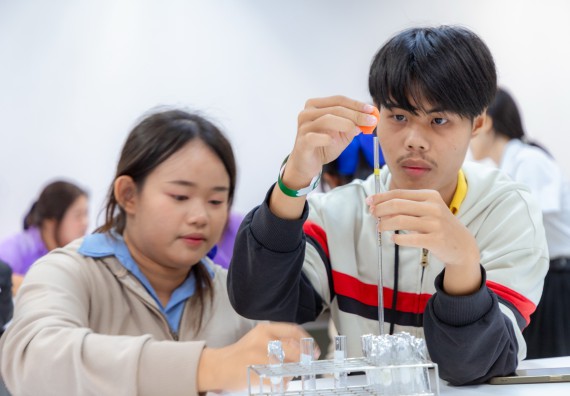 ภาพกิจกรรม  คณะวิทยาศาสตร์และเทคโนโลยี มหาวิทยาลัยราชภัฏกำแพงเพชร จัดกิจกรรมค่ายวิทยาศาสตร์สร้างสรรค์ ปั้นฝันเยาวชน ปีการศึกษา 2568