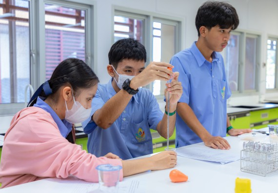 ภาพกิจกรรม  คณะวิทยาศาสตร์และเทคโนโลยี มหาวิทยาลัยราชภัฏกำแพงเพชร จัดกิจกรรมค่ายวิทยาศาสตร์สร้างสรรค์ ปั้นฝันเยาวชน ปีการศึกษา 2568