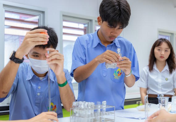 ภาพกิจกรรม  คณะวิทยาศาสตร์และเทคโนโลยี มหาวิทยาลัยราชภัฏกำแพงเพชร จัดกิจกรรมค่ายวิทยาศาสตร์สร้างสรรค์ ปั้นฝันเยาวชน ปีการศึกษา 2568