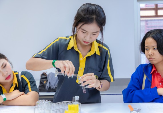 ภาพกิจกรรม  คณะวิทยาศาสตร์และเทคโนโลยี มหาวิทยาลัยราชภัฏกำแพงเพชร จัดกิจกรรมค่ายวิทยาศาสตร์สร้างสรรค์ ปั้นฝันเยาวชน ปีการศึกษา 2568