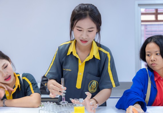 ภาพกิจกรรม  คณะวิทยาศาสตร์และเทคโนโลยี มหาวิทยาลัยราชภัฏกำแพงเพชร จัดกิจกรรมค่ายวิทยาศาสตร์สร้างสรรค์ ปั้นฝันเยาวชน ปีการศึกษา 2568