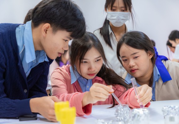 ภาพกิจกรรม  คณะวิทยาศาสตร์และเทคโนโลยี มหาวิทยาลัยราชภัฏกำแพงเพชร จัดกิจกรรมค่ายวิทยาศาสตร์สร้างสรรค์ ปั้นฝันเยาวชน ปีการศึกษา 2568