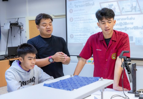 ภาพกิจกรรม  คณะวิทยาศาสตร์และเทคโนโลยี มหาวิทยาลัยราชภัฏกำแพงเพชร จัดกิจกรรมค่ายวิทยาศาสตร์สร้างสรรค์ ปั้นฝันเยาวชน ปีการศึกษา 2568