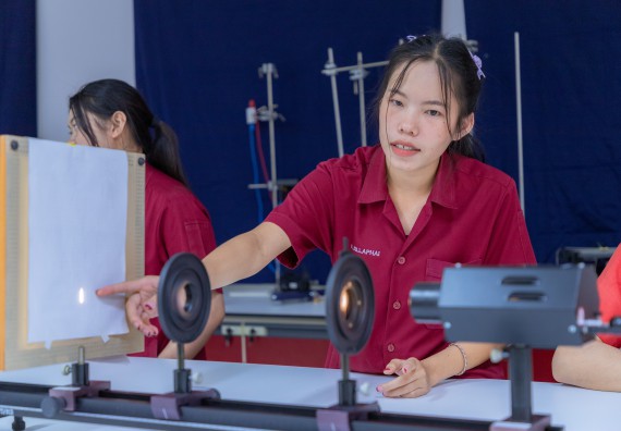 ภาพกิจกรรม  คณะวิทยาศาสตร์และเทคโนโลยี มหาวิทยาลัยราชภัฏกำแพงเพชร จัดกิจกรรมค่ายวิทยาศาสตร์สร้างสรรค์ ปั้นฝันเยาวชน ปีการศึกษา 2568