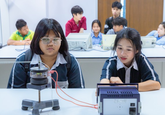 ภาพกิจกรรม  คณะวิทยาศาสตร์และเทคโนโลยี มหาวิทยาลัยราชภัฏกำแพงเพชร จัดกิจกรรมค่ายวิทยาศาสตร์สร้างสรรค์ ปั้นฝันเยาวชน ปีการศึกษา 2568