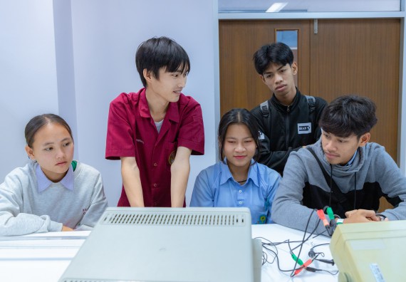 ภาพกิจกรรม  คณะวิทยาศาสตร์และเทคโนโลยี มหาวิทยาลัยราชภัฏกำแพงเพชร จัดกิจกรรมค่ายวิทยาศาสตร์สร้างสรรค์ ปั้นฝันเยาวชน ปีการศึกษา 2568