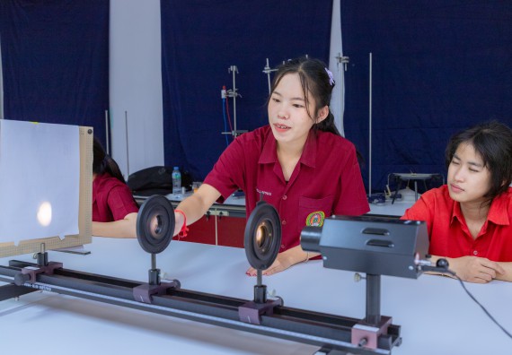 ภาพกิจกรรม  คณะวิทยาศาสตร์และเทคโนโลยี มหาวิทยาลัยราชภัฏกำแพงเพชร จัดกิจกรรมค่ายวิทยาศาสตร์สร้างสรรค์ ปั้นฝันเยาวชน ปีการศึกษา 2568