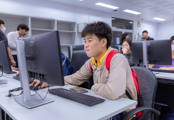 ภาพกิจกรรม  คณะวิทยาศาสตร์และเทคโนโลยี มหาวิทยาลัยราชภัฏกำแพงเพชร จัดกิจกรรมค่ายวิทยาศาสตร์สร้างสรรค์ ปั้นฝันเยาวชน ปีการศึกษา 2568