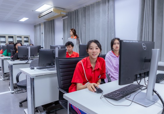 ภาพกิจกรรม  คณะวิทยาศาสตร์และเทคโนโลยี มหาวิทยาลัยราชภัฏกำแพงเพชร จัดกิจกรรมค่ายวิทยาศาสตร์สร้างสรรค์ ปั้นฝันเยาวชน ปีการศึกษา 2568