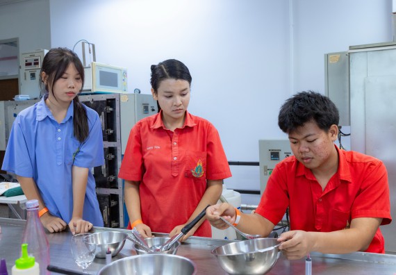 ภาพกิจกรรม  คณะวิทยาศาสตร์และเทคโนโลยี มหาวิทยาลัยราชภัฏกำแพงเพชร จัดกิจกรรมค่ายวิทยาศาสตร์สร้างสรรค์ ปั้นฝันเยาวชน ปีการศึกษา 2568