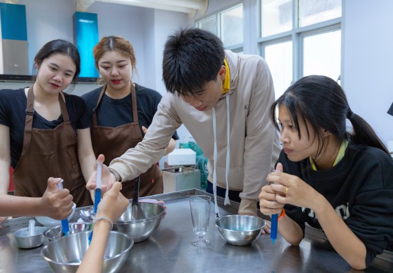 ภาพกิจกรรม  คณะวิทยาศาสตร์และเทคโนโลยี มหาวิทยาลัยราชภัฏกำแพงเพชร จัดกิจกรรมค่ายวิทยาศาสตร์สร้างสรรค์ ปั้นฝันเยาวชน ปีการศึกษา 2568