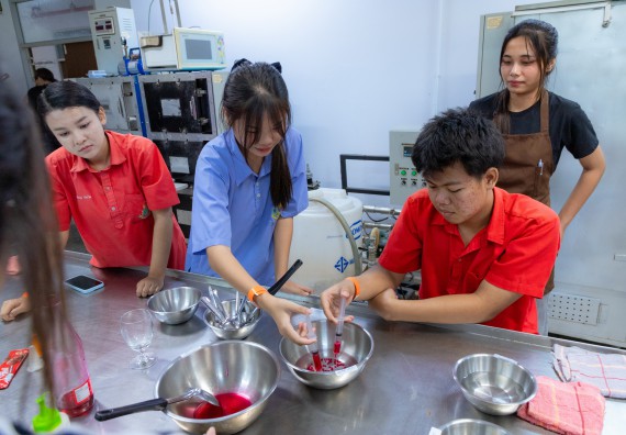 ภาพกิจกรรม  คณะวิทยาศาสตร์และเทคโนโลยี มหาวิทยาลัยราชภัฏกำแพงเพชร จัดกิจกรรมค่ายวิทยาศาสตร์สร้างสรรค์ ปั้นฝันเยาวชน ปีการศึกษา 2568