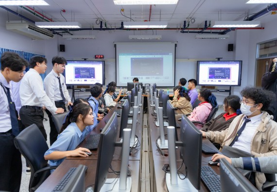 ภาพกิจกรรม  คณะวิทยาศาสตร์และเทคโนโลยี มหาวิทยาลัยราชภัฏกำแพงเพชร จัดกิจกรรมค่ายวิทยาศาสตร์สร้างสรรค์ ปั้นฝันเยาวชน ปีการศึกษา 2568