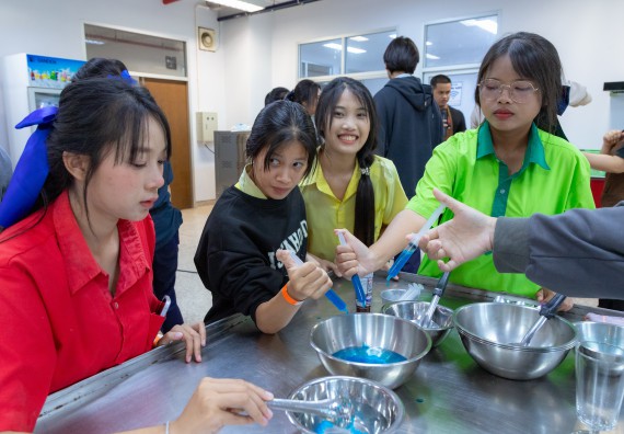 ภาพกิจกรรม  คณะวิทยาศาสตร์และเทคโนโลยี มหาวิทยาลัยราชภัฏกำแพงเพชร จัดกิจกรรมค่ายวิทยาศาสตร์สร้างสรรค์ ปั้นฝันเยาวชน ปีการศึกษา 2568