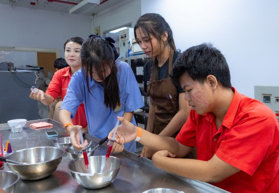 ภาพกิจกรรม  คณะวิทยาศาสตร์และเทคโนโลยี มหาวิทยาลัยราชภัฏกำแพงเพชร จัดกิจกรรมค่ายวิทยาศาสตร์สร้างสรรค์ ปั้นฝันเยาวชน ปีการศึกษา 2568