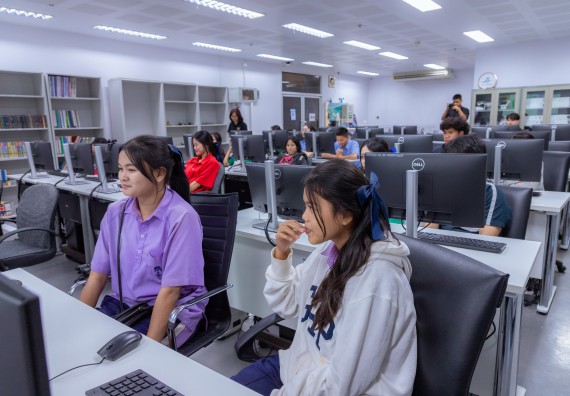 ภาพกิจกรรม  คณะวิทยาศาสตร์และเทคโนโลยี มหาวิทยาลัยราชภัฏกำแพงเพชร จัดกิจกรรมค่ายวิทยาศาสตร์สร้างสรรค์ ปั้นฝันเยาวชน ปีการศึกษา 2568