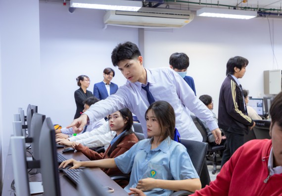 ภาพกิจกรรม  คณะวิทยาศาสตร์และเทคโนโลยี มหาวิทยาลัยราชภัฏกำแพงเพชร จัดกิจกรรมค่ายวิทยาศาสตร์สร้างสรรค์ ปั้นฝันเยาวชน ปีการศึกษา 2568