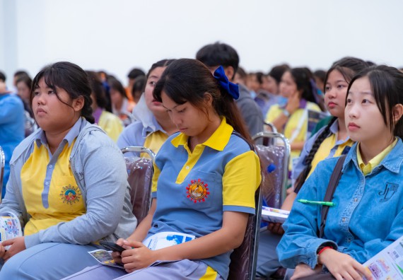 ภาพกิจกรรม  คณะวิทยาศาสตร์และเทคโนโลยี มหาวิทยาลัยราชภัฏกำแพงเพชร จัดกิจกรรมค่ายวิทยาศาสตร์สร้างสรรค์ ปั้นฝันเยาวชน ปีการศึกษา 2568