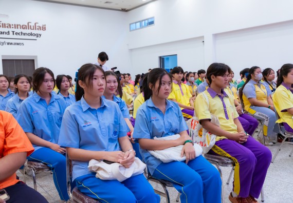 ภาพกิจกรรม  คณะวิทยาศาสตร์และเทคโนโลยี มหาวิทยาลัยราชภัฏกำแพงเพชร จัดกิจกรรมค่ายวิทยาศาสตร์สร้างสรรค์ ปั้นฝันเยาวชน ปีการศึกษา 2568