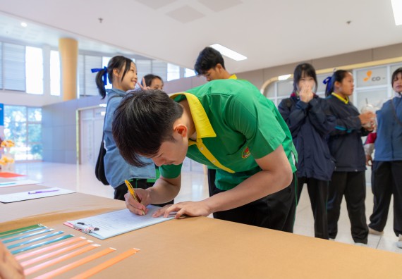 ภาพกิจกรรม  คณะวิทยาศาสตร์และเทคโนโลยี มหาวิทยาลัยราชภัฏกำแพงเพชร จัดกิจกรรมค่ายวิทยาศาสตร์สร้างสรรค์ ปั้นฝันเยาวชน ปีการศึกษา 2568