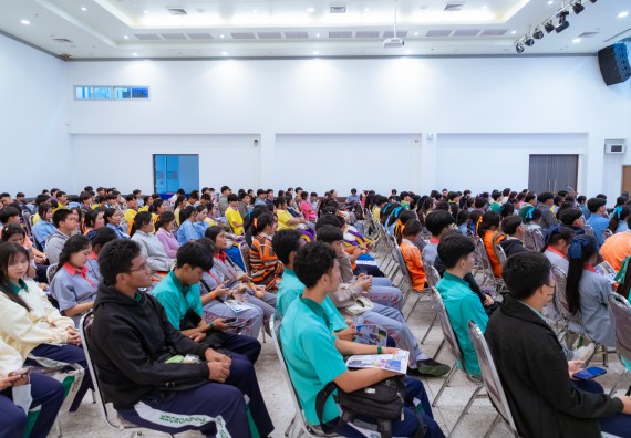 ภาพกิจกรรม  คณะวิทยาศาสตร์และเทคโนโลยี มหาวิทยาลัยราชภัฏกำแพงเพชร จัดกิจกรรมค่ายวิทยาศาสตร์สร้างสรรค์ ปั้นฝันเยาวชน ปีการศึกษา 2568