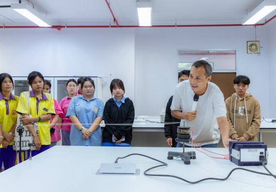 ภาพกิจกรรม  คณะวิทยาศาสตร์และเทคโนโลยี มหาวิทยาลัยราชภัฏกำแพงเพชร จัดกิจกรรมค่ายวิทยาศาสตร์สร้างสรรค์ ปั้นฝันเยาวชน ปีการศึกษา 2568