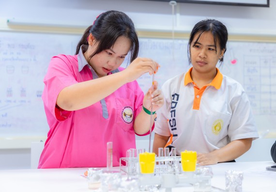 ภาพกิจกรรม  คณะวิทยาศาสตร์และเทคโนโลยี มหาวิทยาลัยราชภัฏกำแพงเพชร จัดกิจกรรมค่ายวิทยาศาสตร์สร้างสรรค์ ปั้นฝันเยาวชน ปีการศึกษา 2568