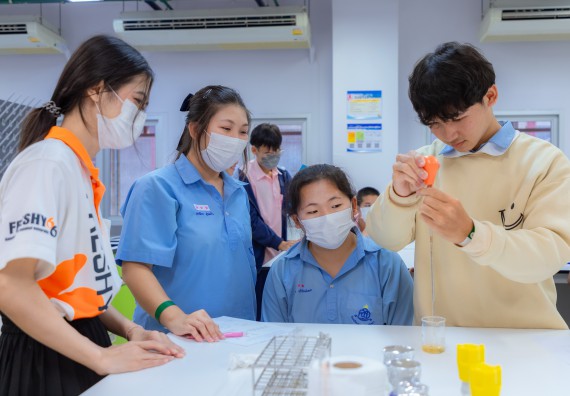 ภาพกิจกรรม  คณะวิทยาศาสตร์และเทคโนโลยี มหาวิทยาลัยราชภัฏกำแพงเพชร จัดกิจกรรมค่ายวิทยาศาสตร์สร้างสรรค์ ปั้นฝันเยาวชน ปีการศึกษา 2568