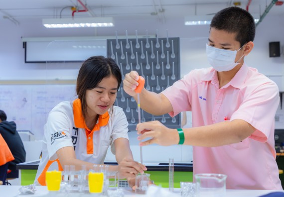 ภาพกิจกรรม  คณะวิทยาศาสตร์และเทคโนโลยี มหาวิทยาลัยราชภัฏกำแพงเพชร จัดกิจกรรมค่ายวิทยาศาสตร์สร้างสรรค์ ปั้นฝันเยาวชน ปีการศึกษา 2568