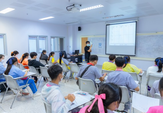 ภาพกิจกรรม  คณะวิทยาศาสตร์และเทคโนโลยี มหาวิทยาลัยราชภัฏกำแพงเพชร จัดกิจกรรมค่ายวิทยาศาสตร์สร้างสรรค์ ปั้นฝันเยาวชน ปีการศึกษา 2568