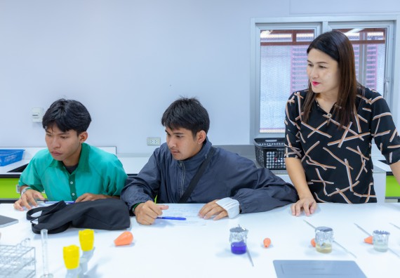 ภาพกิจกรรม  คณะวิทยาศาสตร์และเทคโนโลยี มหาวิทยาลัยราชภัฏกำแพงเพชร จัดกิจกรรมค่ายวิทยาศาสตร์สร้างสรรค์ ปั้นฝันเยาวชน ปีการศึกษา 2568