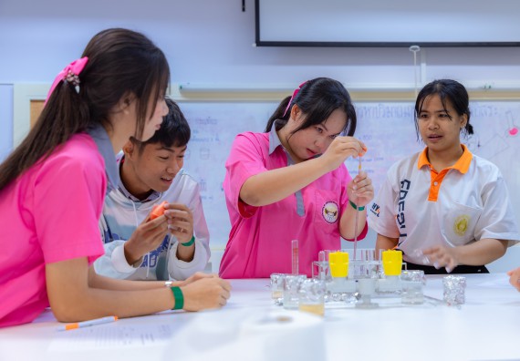 ภาพกิจกรรม  คณะวิทยาศาสตร์และเทคโนโลยี มหาวิทยาลัยราชภัฏกำแพงเพชร จัดกิจกรรมค่ายวิทยาศาสตร์สร้างสรรค์ ปั้นฝันเยาวชน ปีการศึกษา 2568