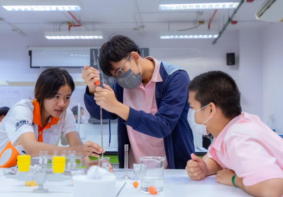 ภาพกิจกรรม  คณะวิทยาศาสตร์และเทคโนโลยี มหาวิทยาลัยราชภัฏกำแพงเพชร จัดกิจกรรมค่ายวิทยาศาสตร์สร้างสรรค์ ปั้นฝันเยาวชน ปีการศึกษา 2568