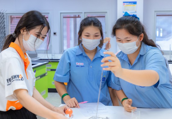 ภาพกิจกรรม  คณะวิทยาศาสตร์และเทคโนโลยี มหาวิทยาลัยราชภัฏกำแพงเพชร จัดกิจกรรมค่ายวิทยาศาสตร์สร้างสรรค์ ปั้นฝันเยาวชน ปีการศึกษา 2568