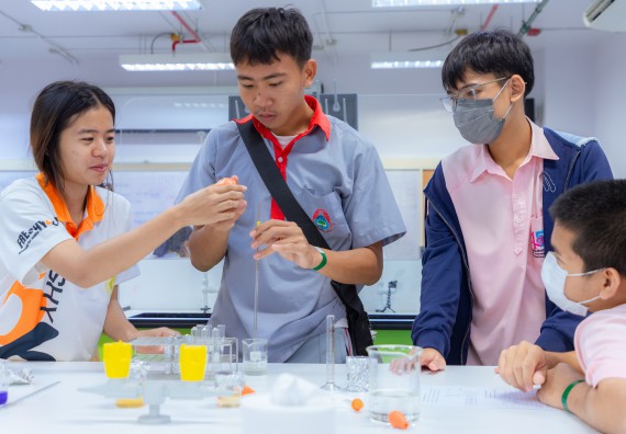 ภาพกิจกรรม  คณะวิทยาศาสตร์และเทคโนโลยี มหาวิทยาลัยราชภัฏกำแพงเพชร จัดกิจกรรมค่ายวิทยาศาสตร์สร้างสรรค์ ปั้นฝันเยาวชน ปีการศึกษา 2568