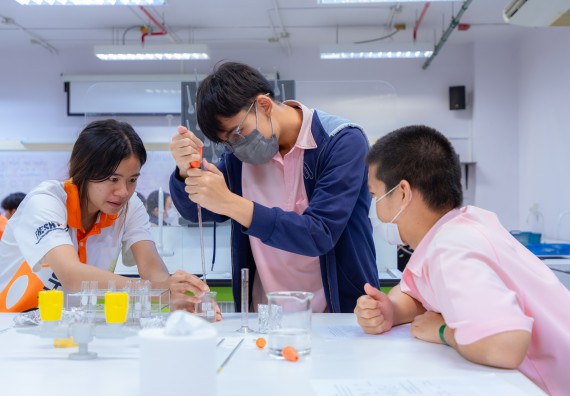 ภาพกิจกรรม  คณะวิทยาศาสตร์และเทคโนโลยี มหาวิทยาลัยราชภัฏกำแพงเพชร จัดกิจกรรมค่ายวิทยาศาสตร์สร้างสรรค์ ปั้นฝันเยาวชน ปีการศึกษา 2568