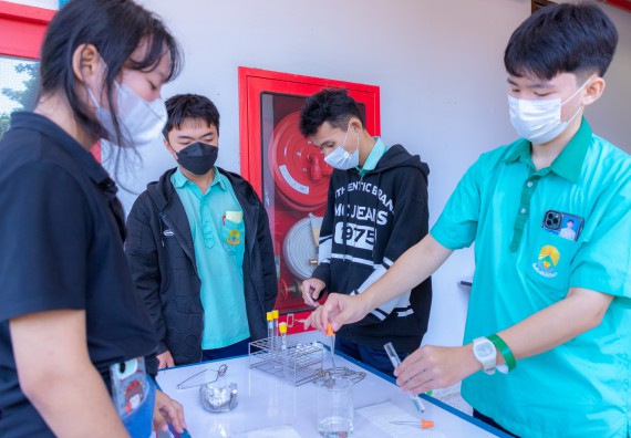 ภาพกิจกรรม  คณะวิทยาศาสตร์และเทคโนโลยี มหาวิทยาลัยราชภัฏกำแพงเพชร จัดกิจกรรมค่ายวิทยาศาสตร์สร้างสรรค์ ปั้นฝันเยาวชน ปีการศึกษา 2568