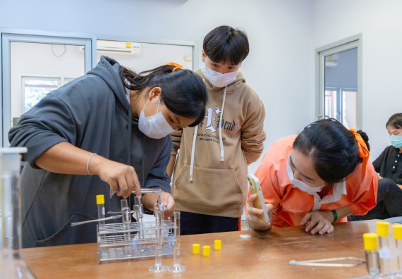 ภาพกิจกรรม  คณะวิทยาศาสตร์และเทคโนโลยี มหาวิทยาลัยราชภัฏกำแพงเพชร จัดกิจกรรมค่ายวิทยาศาสตร์สร้างสรรค์ ปั้นฝันเยาวชน ปีการศึกษา 2568