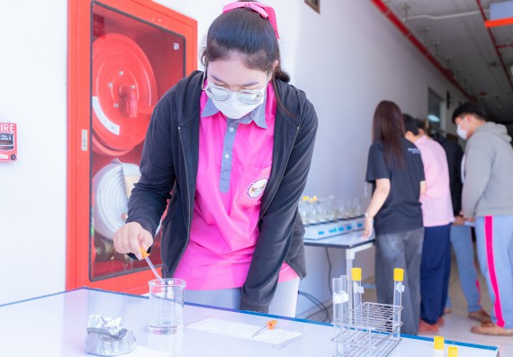 ภาพกิจกรรม  คณะวิทยาศาสตร์และเทคโนโลยี มหาวิทยาลัยราชภัฏกำแพงเพชร จัดกิจกรรมค่ายวิทยาศาสตร์สร้างสรรค์ ปั้นฝันเยาวชน ปีการศึกษา 2568