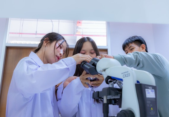 ภาพกิจกรรม  คณะวิทยาศาสตร์และเทคโนโลยี มหาวิทยาลัยราชภัฏกำแพงเพชร จัดกิจกรรมค่ายวิทยาศาสตร์สร้างสรรค์ ปั้นฝันเยาวชน ปีการศึกษา 2568