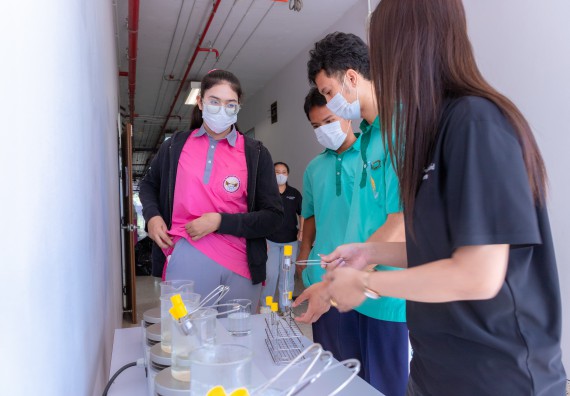 ภาพกิจกรรม  คณะวิทยาศาสตร์และเทคโนโลยี มหาวิทยาลัยราชภัฏกำแพงเพชร จัดกิจกรรมค่ายวิทยาศาสตร์สร้างสรรค์ ปั้นฝันเยาวชน ปีการศึกษา 2568