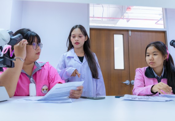 ภาพกิจกรรม  คณะวิทยาศาสตร์และเทคโนโลยี มหาวิทยาลัยราชภัฏกำแพงเพชร จัดกิจกรรมค่ายวิทยาศาสตร์สร้างสรรค์ ปั้นฝันเยาวชน ปีการศึกษา 2568