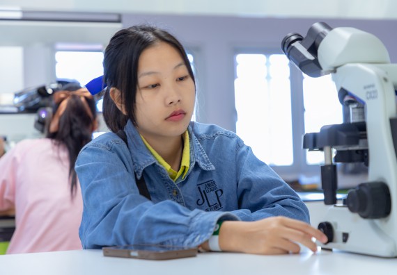 ภาพกิจกรรม  คณะวิทยาศาสตร์และเทคโนโลยี มหาวิทยาลัยราชภัฏกำแพงเพชร จัดกิจกรรมค่ายวิทยาศาสตร์สร้างสรรค์ ปั้นฝันเยาวชน ปีการศึกษา 2568